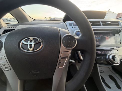 Used 2017 Toyota Prius V Three w/ Carpet Mat Package image 10