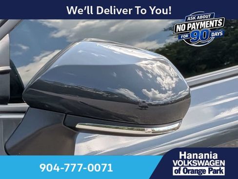 Used 2025 Toyota Camry SE w/ Multimedia Upgrade Package FWD image 10