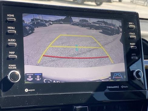 Used 2021 Toyota Camry XLE image 17