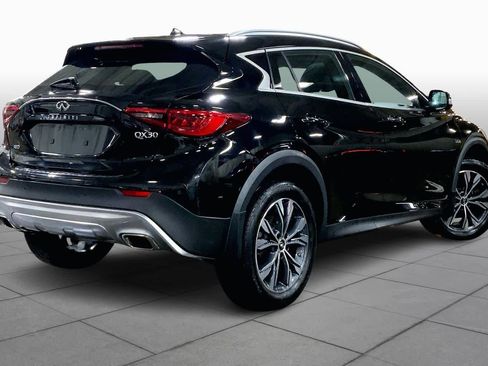 Used 2019 INFINITI QX30 LUXE w/ Navigation Package image 12