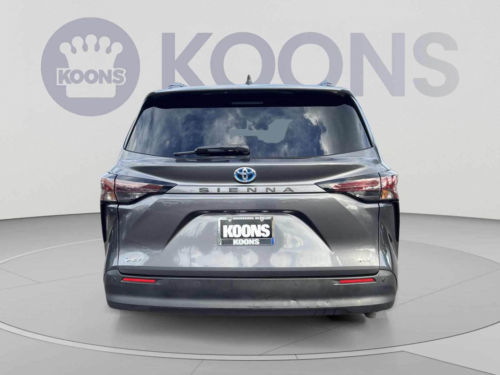 Used 2025 Toyota Sienna XLE FWD image 5