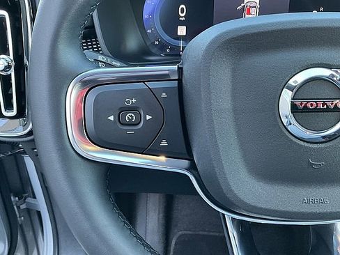 Certified 2025 Volvo XC40 B5 Plus image 27