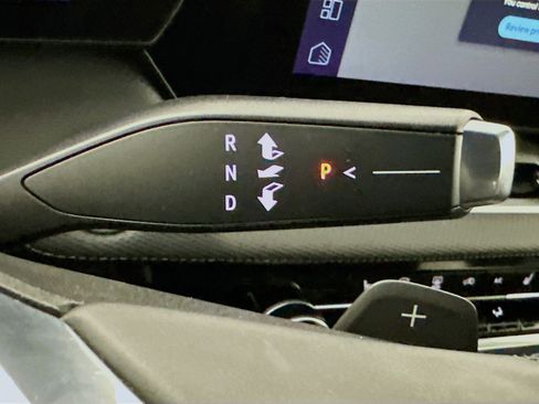 Used 2025 Chevrolet Equinox LT FWD image 25