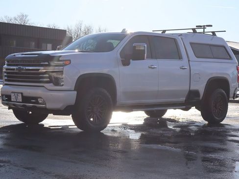 Used 2020 Chevrolet Silverado 2500 High Country image 11