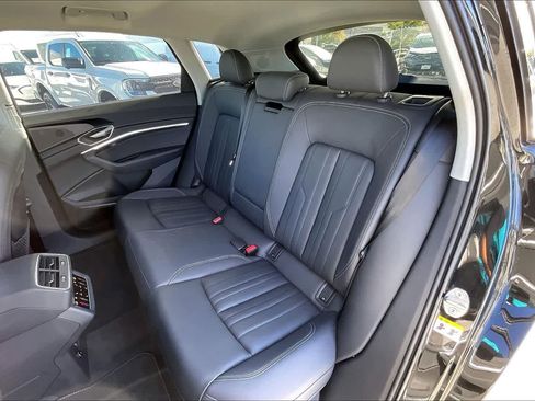 Used 2024 Audi Q8 e-tron Premium Plus w/ Premium Plus Package AWD/4WD image 29
