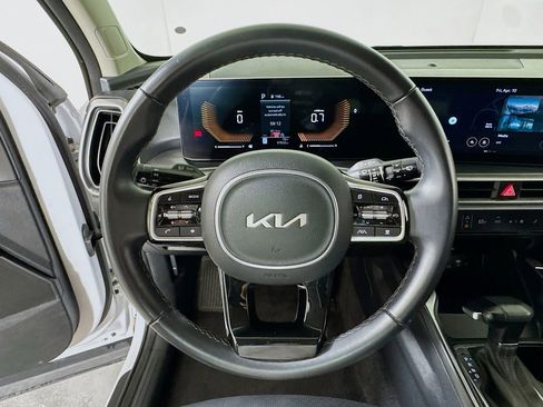 Used 2024 Kia Sorento S image 9