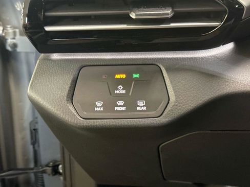 New 2025 Volkswagen ID.4 Pro image 30