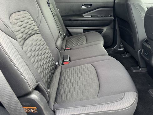 Used 2022 Nissan Pathfinder SV FWD image 23