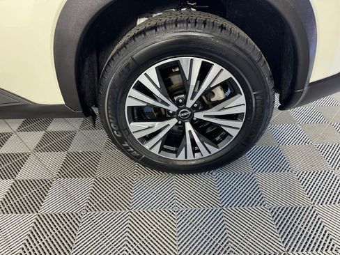 Used 2023 Nissan Rogue SV image 32