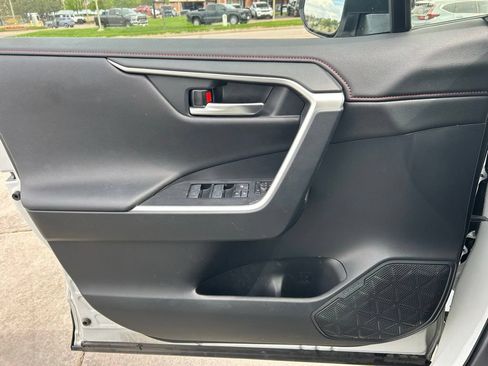 Used 2025 Toyota RAV4 XSE AWD/4WD image 13