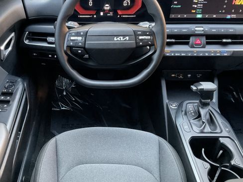 Used 2025 Kia K4 FWD image 20