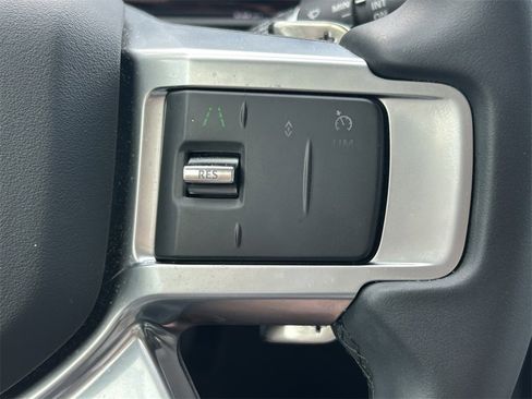 Used 2025 Land Rover Discovery S image 43