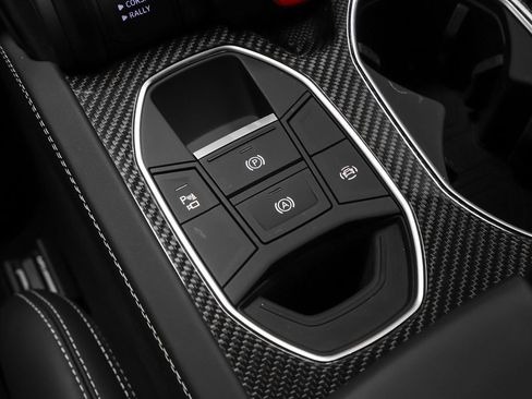Used 2023 Lamborghini Urus Performante AWD/4WD image 55