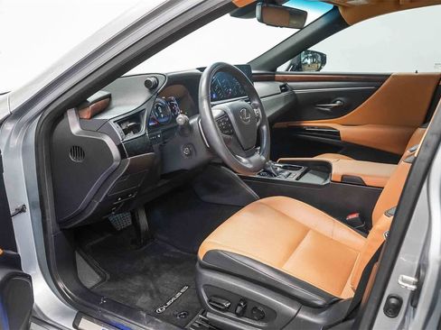 Used 2023 Lexus ES 300h w/ Premium Package image 18