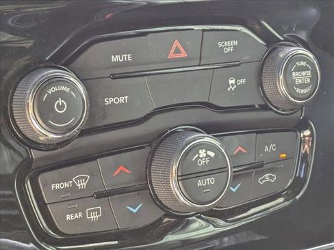 Used 2019 Chrysler 300 S image 10