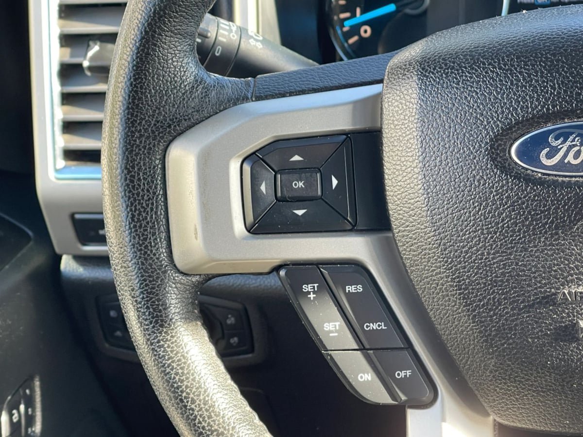 Used 2015 Ford F150 Lariat w/ Equipment Group 502A Luxury AWD/4WD image 31
