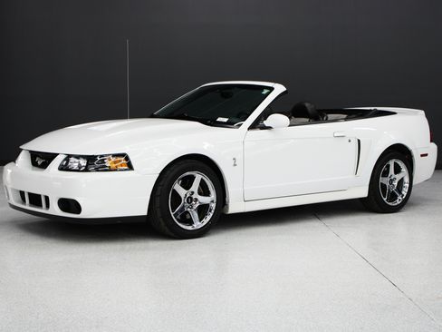 Used 2004 Ford Mustang Cobra RWD image 27