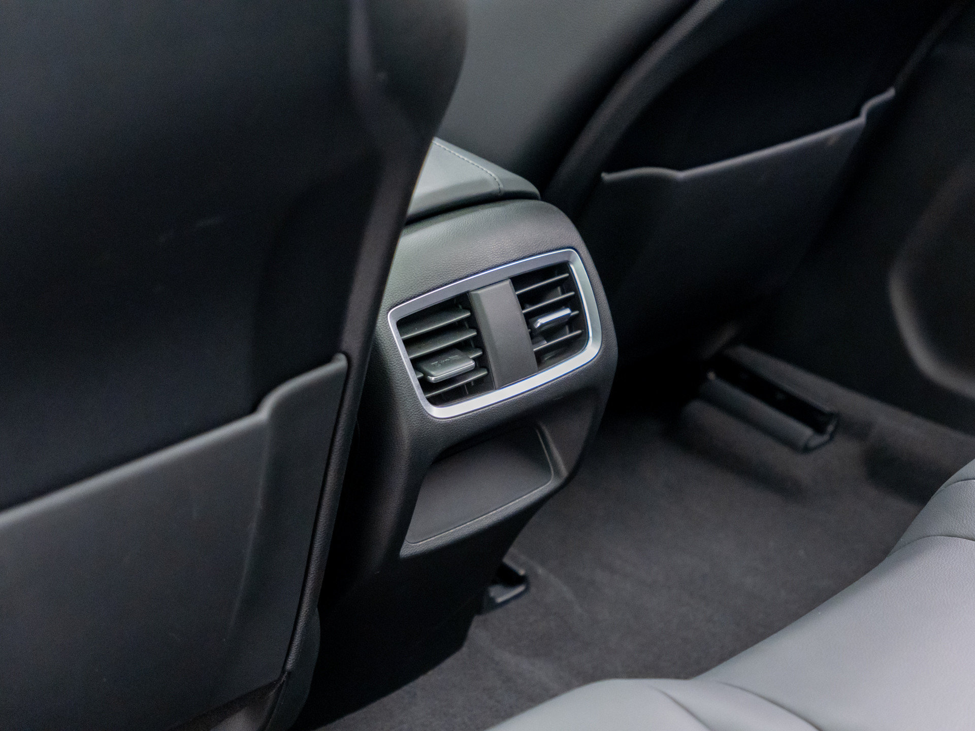 Used 2024 Acura RDX SH-AWD image 19