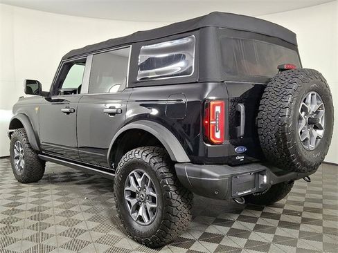 Used 2022 Ford Bronco Badlands image 7