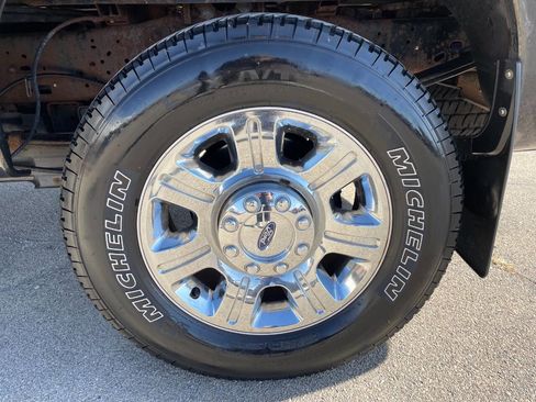 Used 2015 Ford F250 Lariat w/ Chrome Package image 12