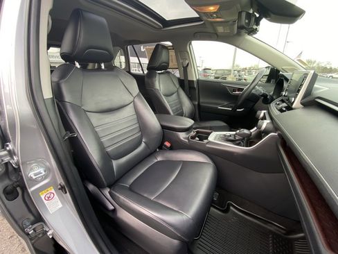Used 2019 Toyota RAV4 Limited image 31