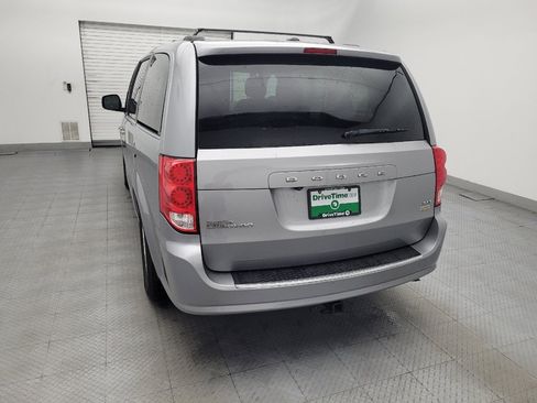 Used 2018 Dodge Grand Caravan SXT FWD image 6