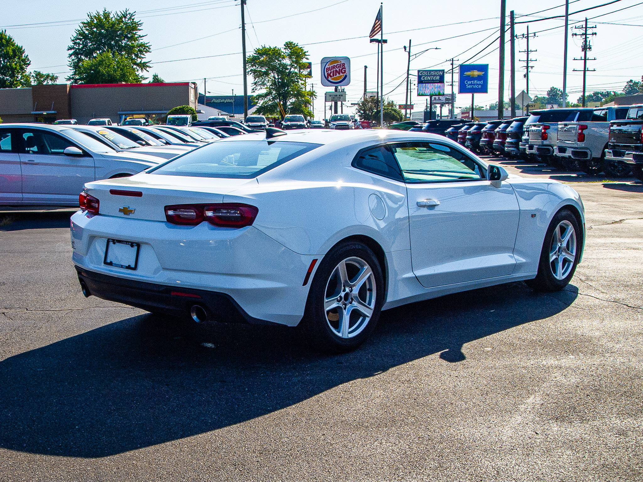 Used 2023 Chevrolet Camaro LT RWD image 7