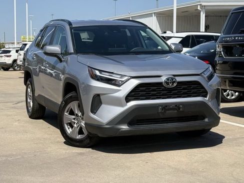 Used 2025 Toyota RAV4 XLE FWD image 2