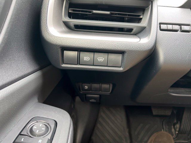 Used 2025 Toyota Prius LE FWD image 24