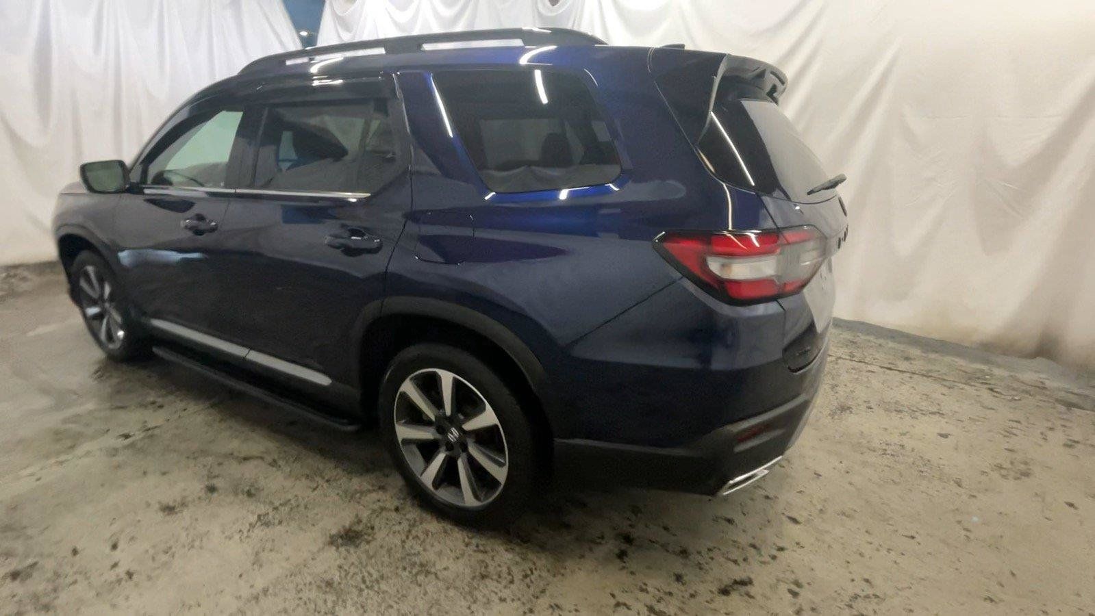 Used 2025 Honda Pilot Elite image 9