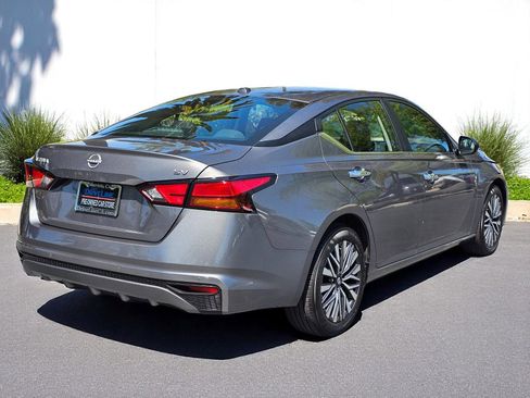 Used 2024 Nissan Altima 2.5 SV image 8