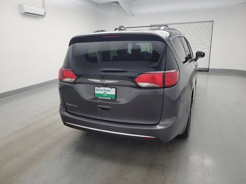 Used 2020 Chrysler Pacifica Touring-L FWD image 7
