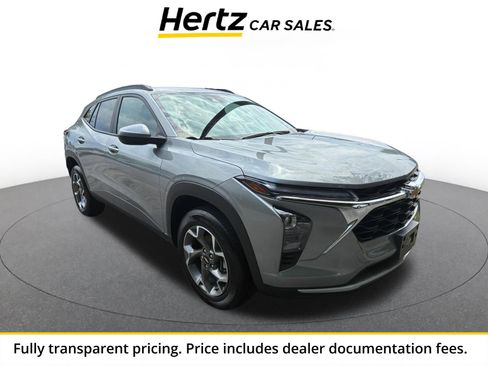 Used 2025 Chevrolet Trax LT FWD image 1