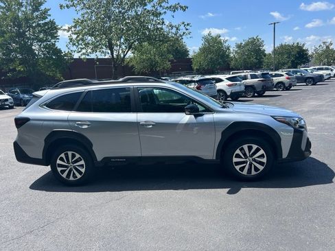 Used 2024 Subaru Outback Premium AWD/4WD image 2