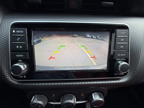 Used 2018 Nissan Kicks S image 21