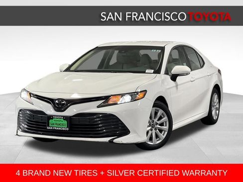 Certified 2018 Toyota Camry LE image 1