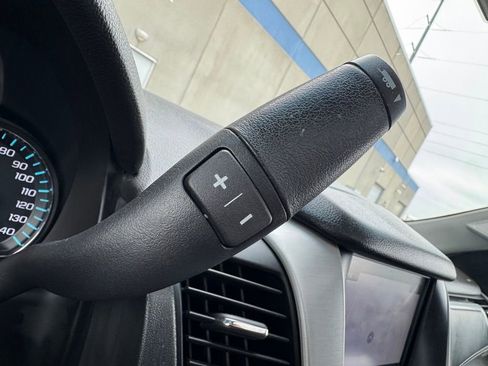 Used 2018 GMC Yukon SLT w/ Premium Edition image 11