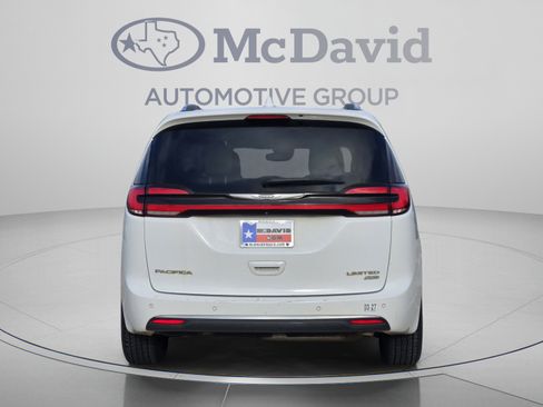 Used 2021 Chrysler Pacifica Limited w/ Premium & Safety Sphere Group AWD/4WD image 5