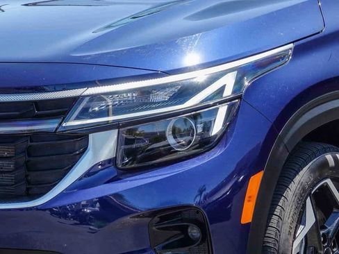 Certified 2024 Kia Seltos EX image 8