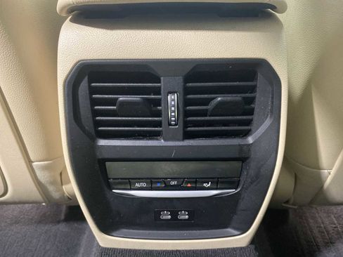 Used 2022 BMW 330i xDrive 330i xDrive w/ Driving Assistance Package image 25