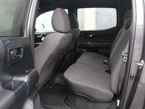 Used 2016 Toyota Tacoma TRD Off-Road w/ Premium & Technology Package AWD/4WD image 23