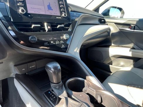 Used 2021 Toyota Camry SE FWD image 15