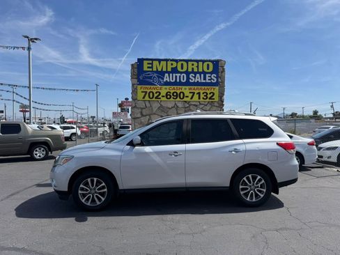 Used 2013 Nissan Pathfinder SV image 1