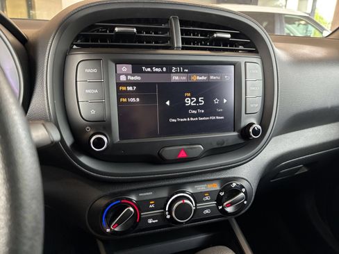 Used 2025 Kia Soul LX w/ LX Technology Package FWD image 16