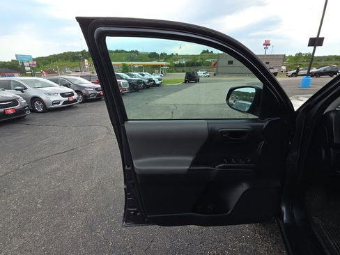 Used 2023 Toyota Tacoma SR AWD/4WD image 14
