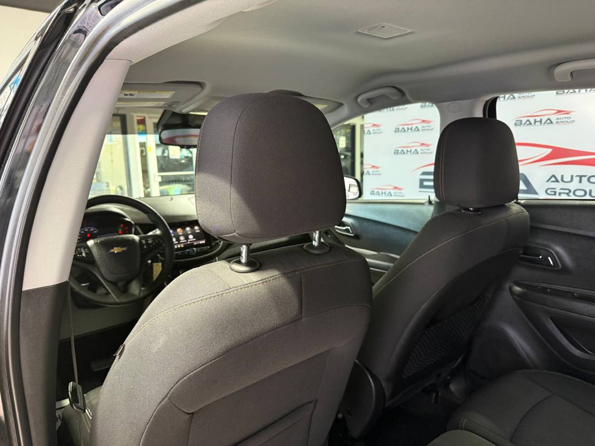 Used 2020 Chevrolet Trax LT AWD/4WD image 36