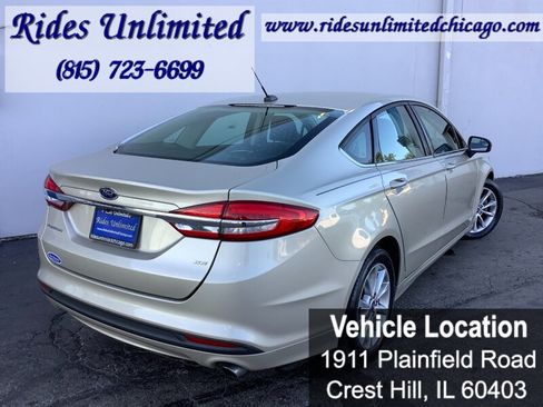 Used 2017 Ford Fusion SE FWD image 32