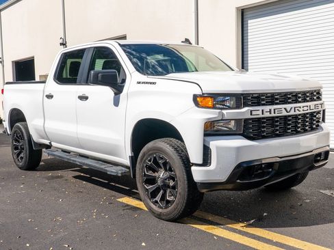 Used 2020 Chevrolet Silverado 1500 Custom w/ Custom Convenience Package image 3