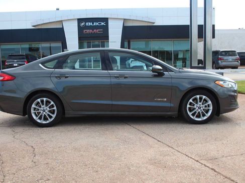 Used 2019 Ford Fusion SE FWD image 12