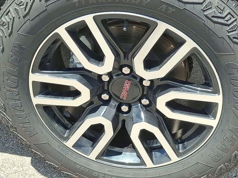 Used 2023 GMC Yukon XL AT4 w/ AT4 Premium Plus Package AWD/4WD image 27